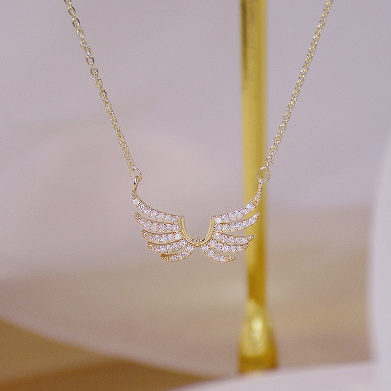 Gold Angel Wings Necklace | JewelryAndGems.eu