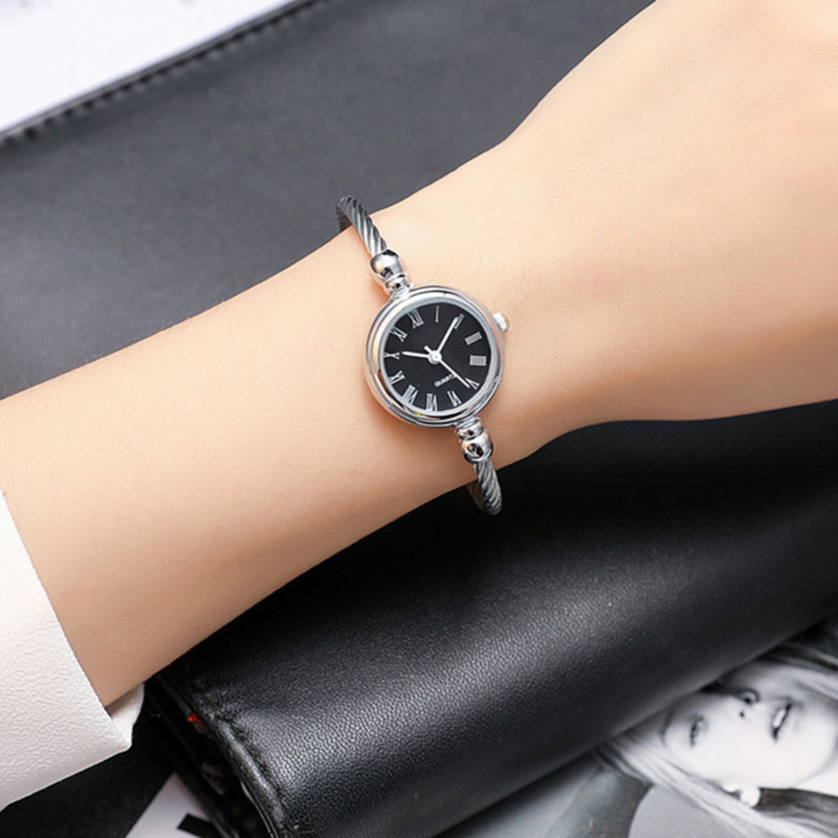 Women's Casual Ultra Thin Quartz Thin Strap Quartz Watch Gift for Ladies Girls